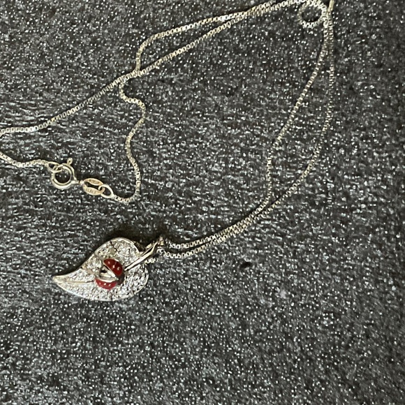 Brand New ladybird on leaf pendant with 925 silver necklace - Picture 3 of 3